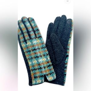 Do everything in Love Plaid Touch Gloves (NWT)